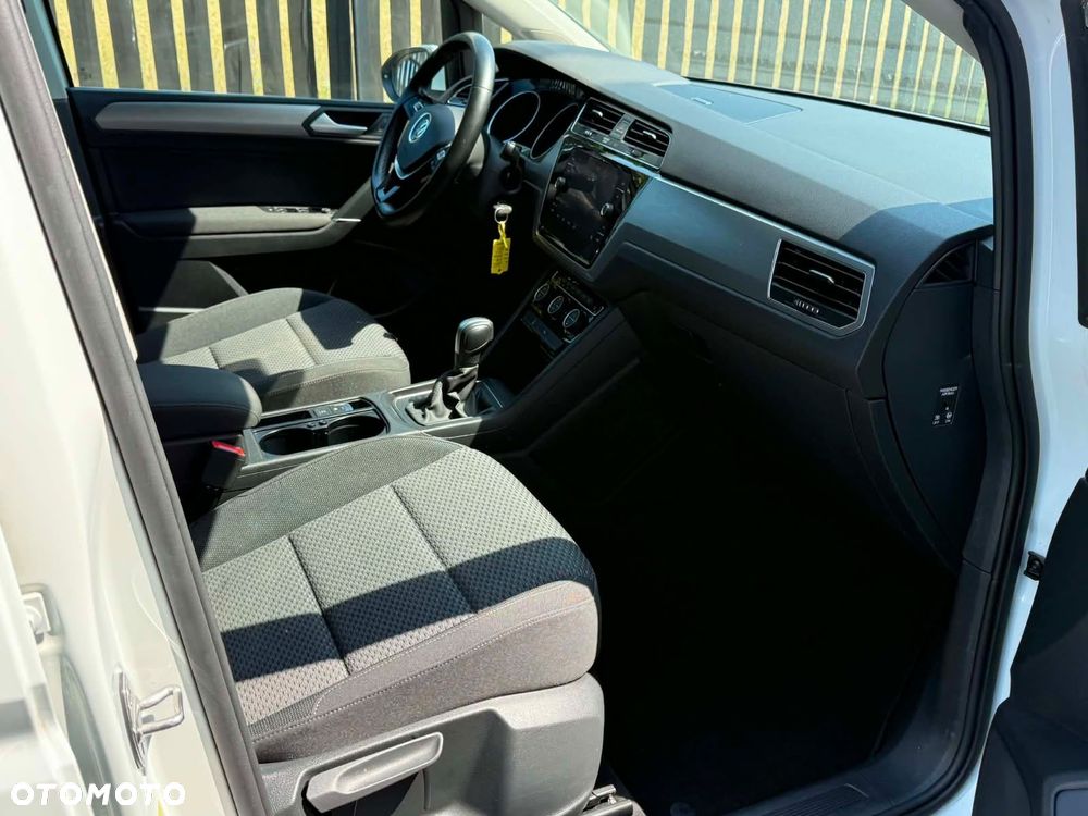 Volkswagen Touran - 8