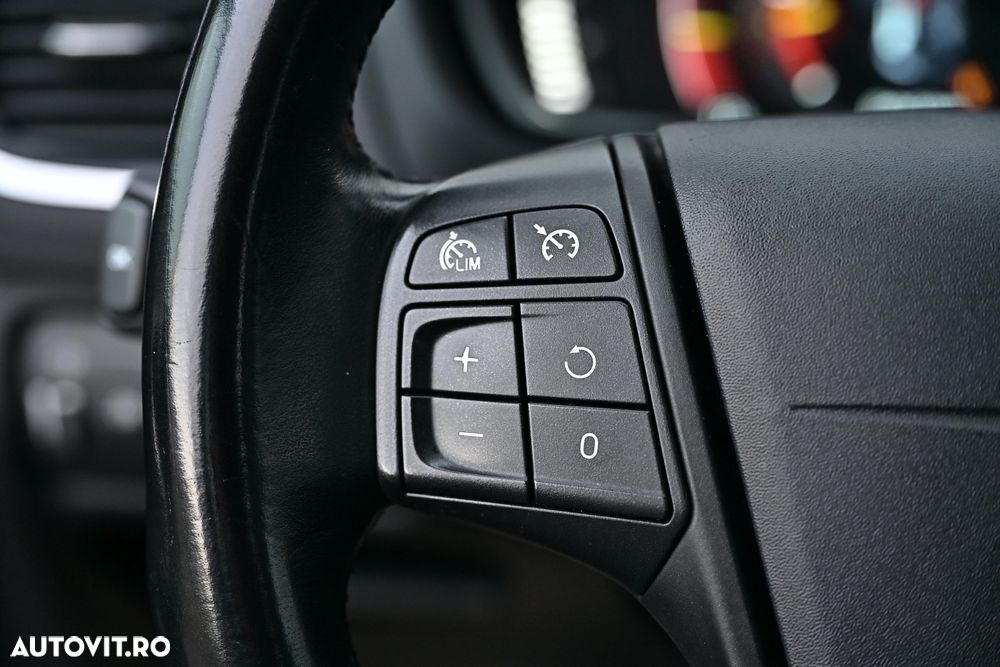 Volvo V40 D3 Geartronic - 30