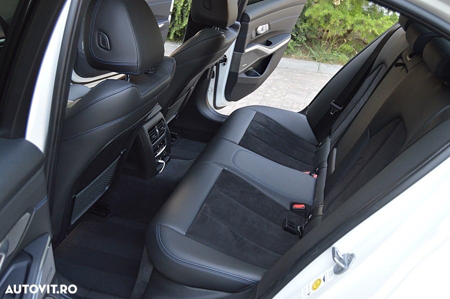 BMW Seria 3 330i AT - 13