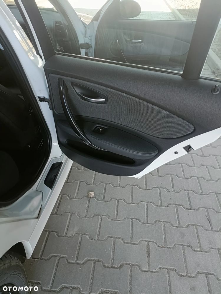 BMW X1 sDrive18i - 13