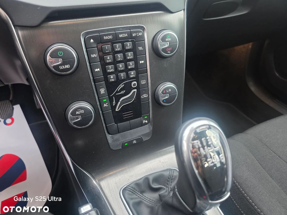 Volvo V40 D2 Momentum - 37