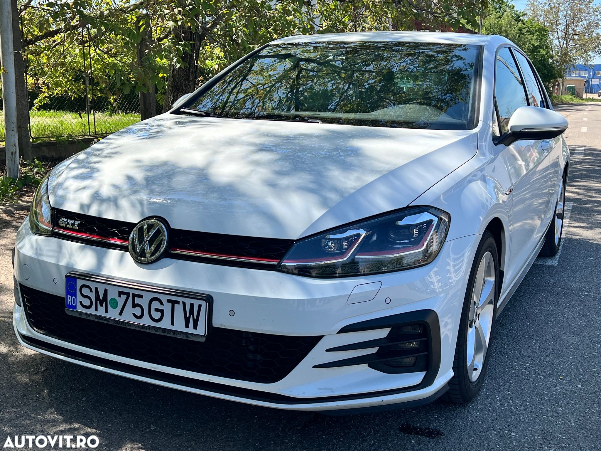 Volkswagen Golf 2.0 TSI GTI - 1