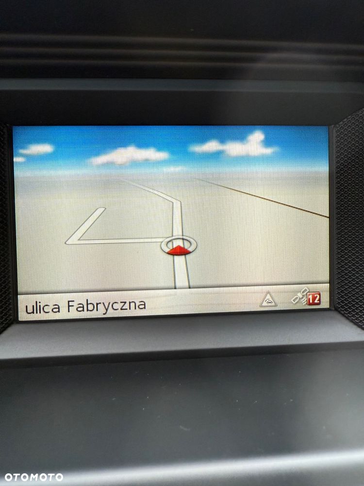 Mercedes-Benz Klasa C 200 CGI BlueEFFICIENCY Avantgarde - 21
