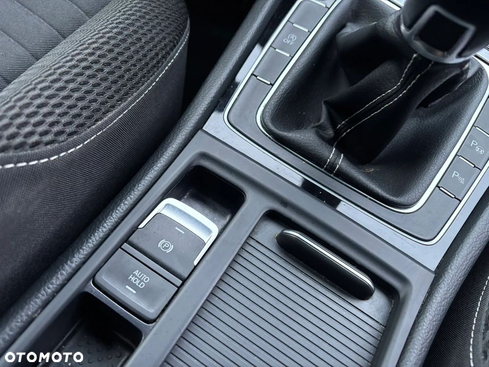 Volkswagen Golf 1.2 TSI BlueMotion Technology Cup - 25