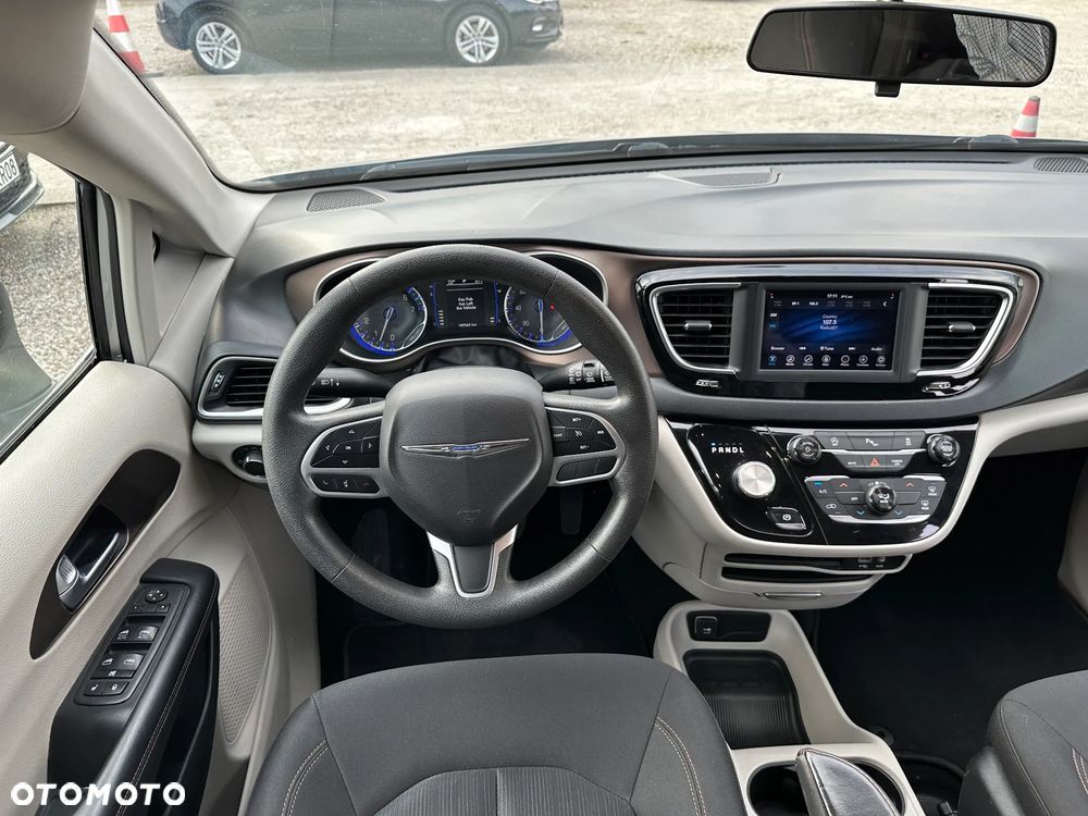 Chrysler Pacifica - 16
