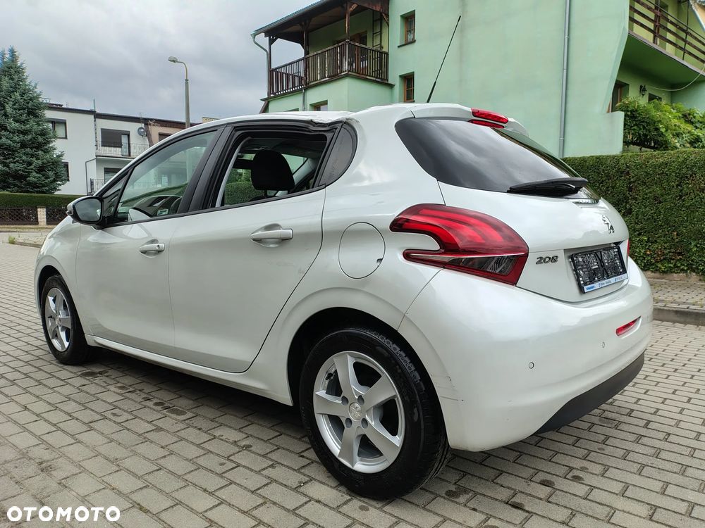 Peugeot 208 - 6