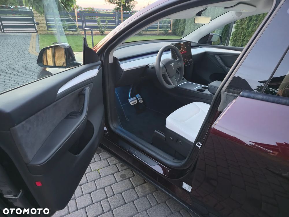 Tesla Model Y - 5