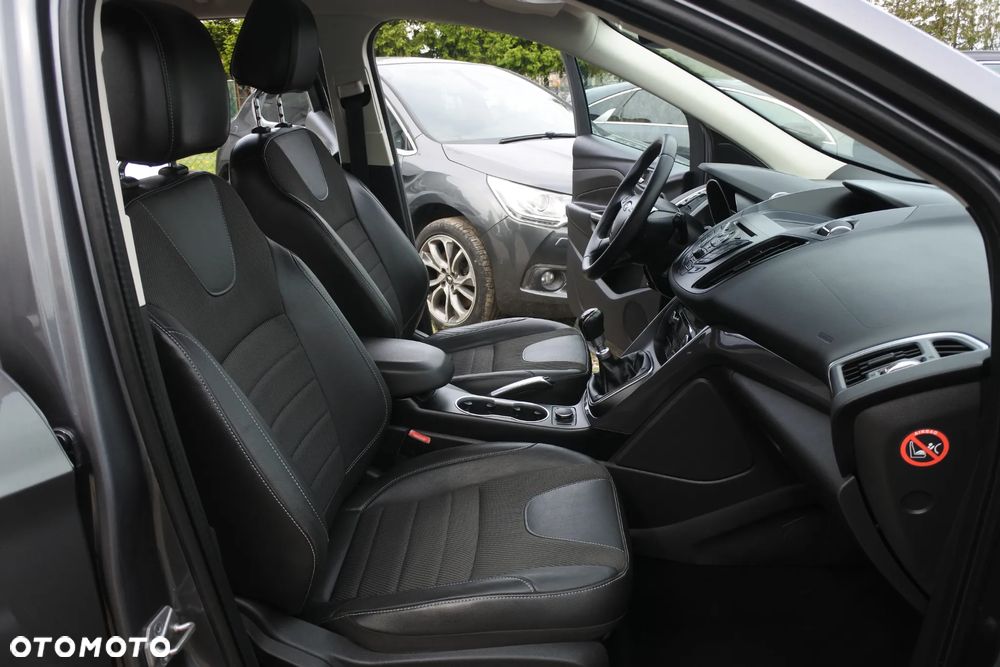 Ford Kuga 2.0 TDCi 2x4 Titanium - 6