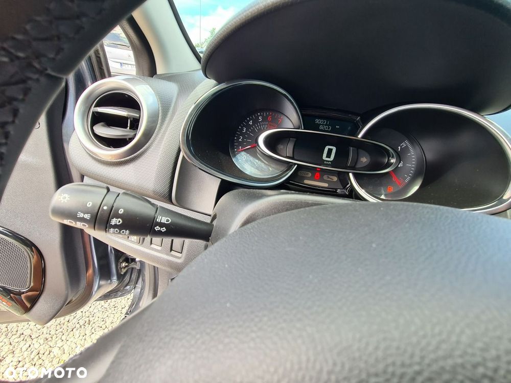 Renault Clio 1.2 16V 75 LIMITED - 19