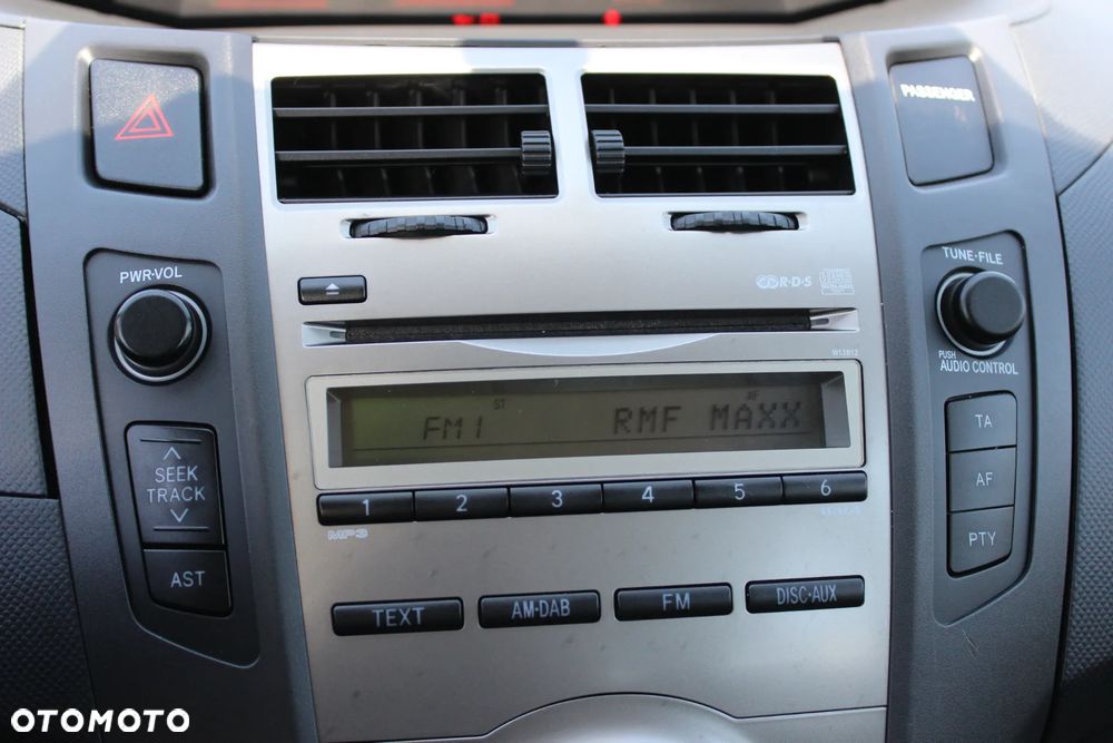 Toyota Yaris 1.33 VVT-i Executive - 33
