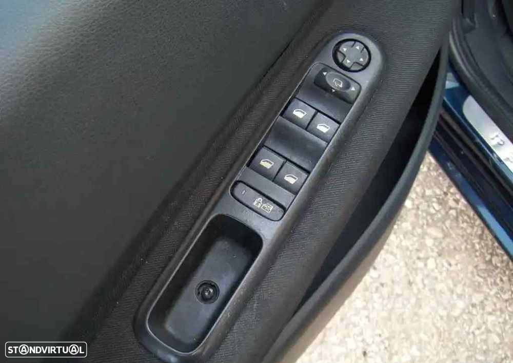 Peugeot 5008 1.6 HDi Executive JLL17 - 44