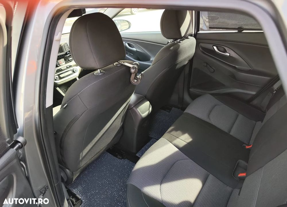 Hyundai i30 1.4 100CP 5DR M/T Comfort+ - 4