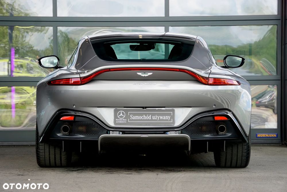 Aston Martin V8 Vantage - 8
