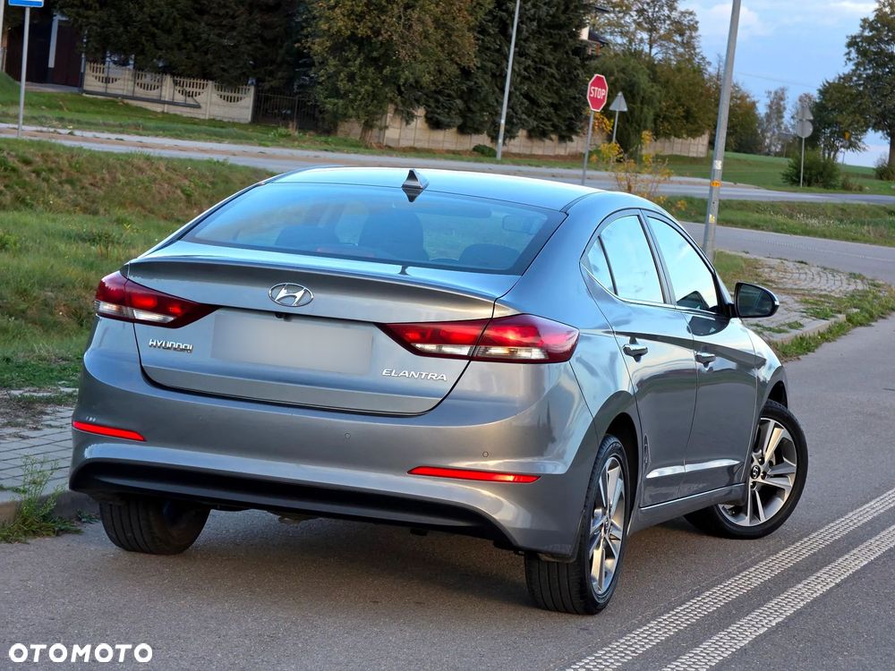 Hyundai Elantra 1.6 Comfort - 6