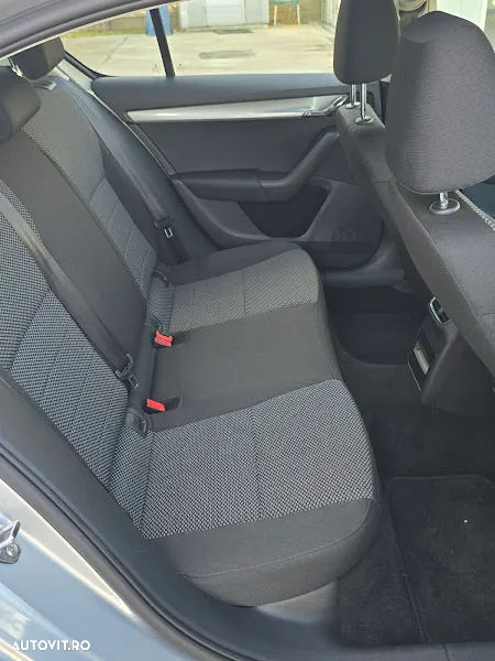 Skoda Octavia 1.2 TSI AMBITION DSG - 32