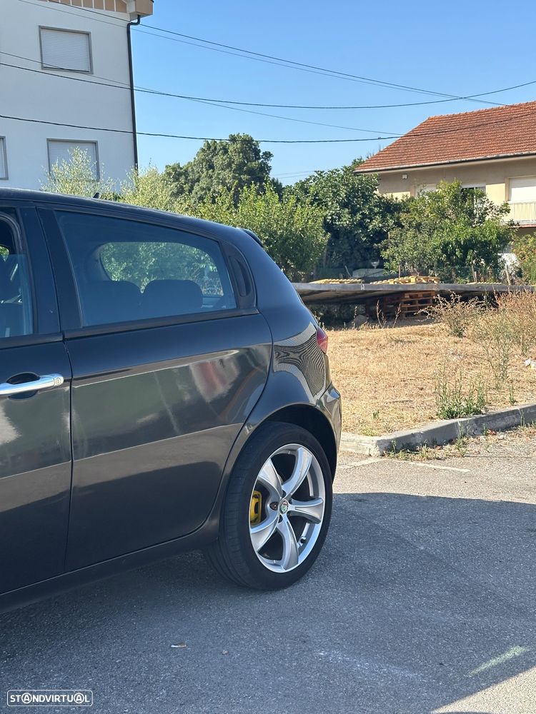 Alfa Romeo 147 1.9 JTDM 8V - 4