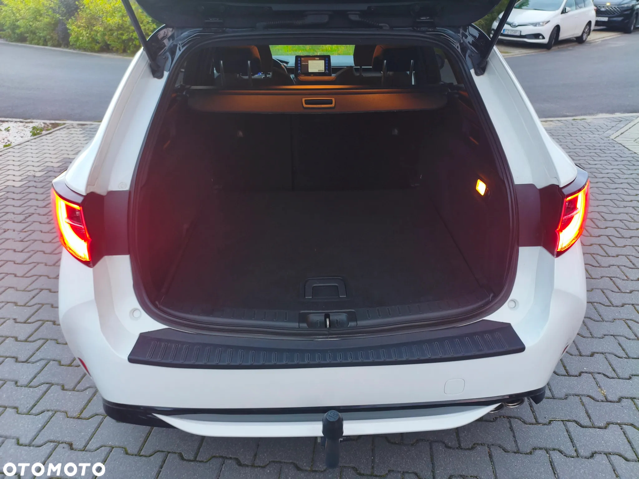 Toyota Corolla 2.0 Hybrid Trek - 38