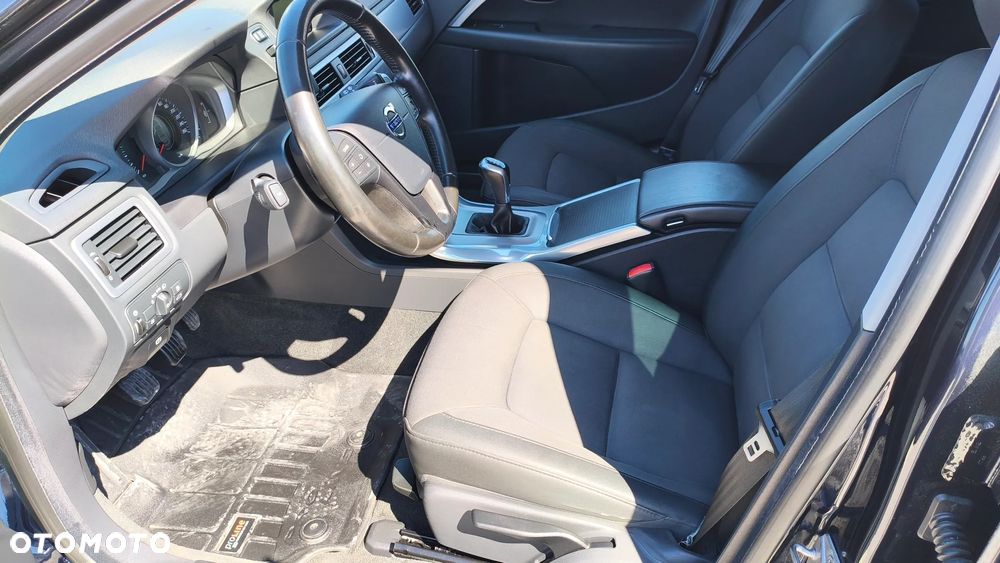 Volvo V70 D2 Momentum - 26