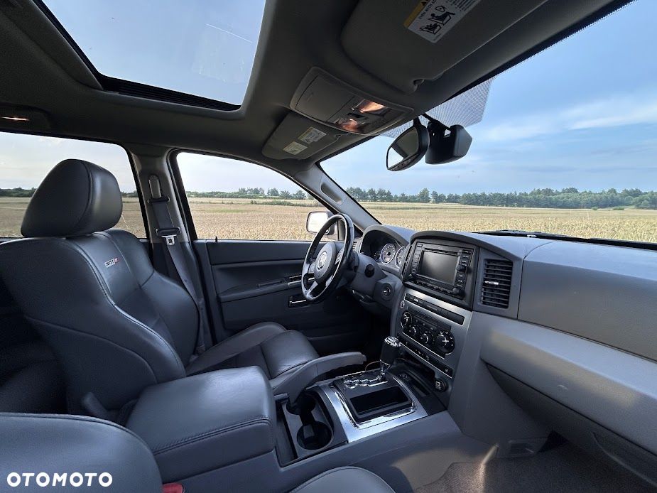Jeep Grand Cherokee - 22