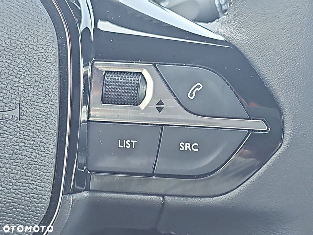 Peugeot 2008 50kWh Allure - 25
