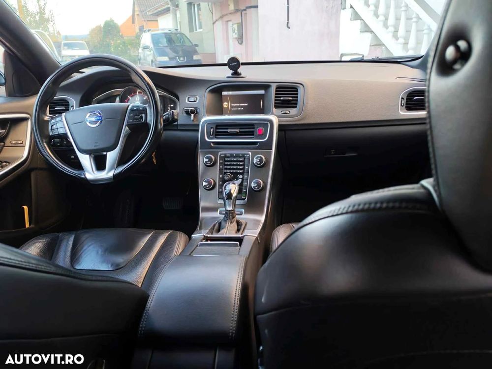 Volvo V60 D6 Plug-In-Hybrid AWD Geartronic Momentum - 6