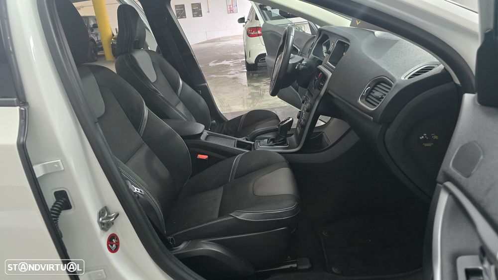 Volvo V40 2.0 D2 Momentum Geartronic - 18