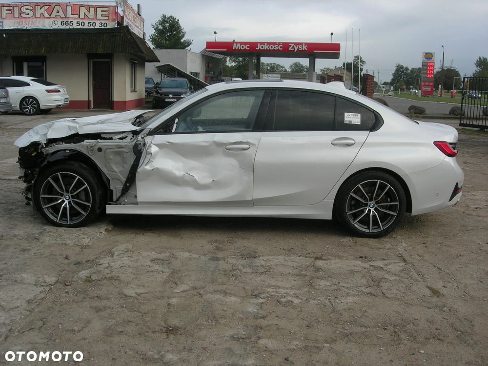 BMW Seria 3 330d xDrive - 5