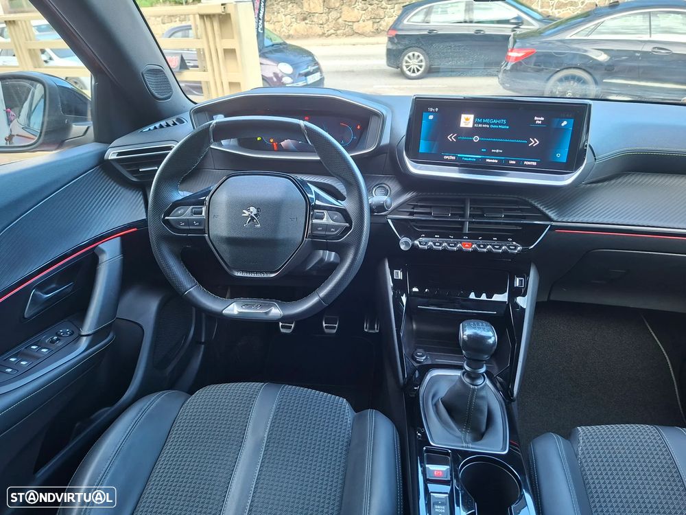 Peugeot 2008 PureTech 130 Stop&Start GT-Line Edition — fotografia 31