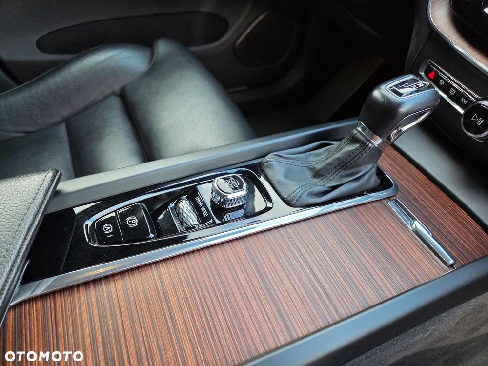 Volvo XC 60 D4 Momentum Pro - 27