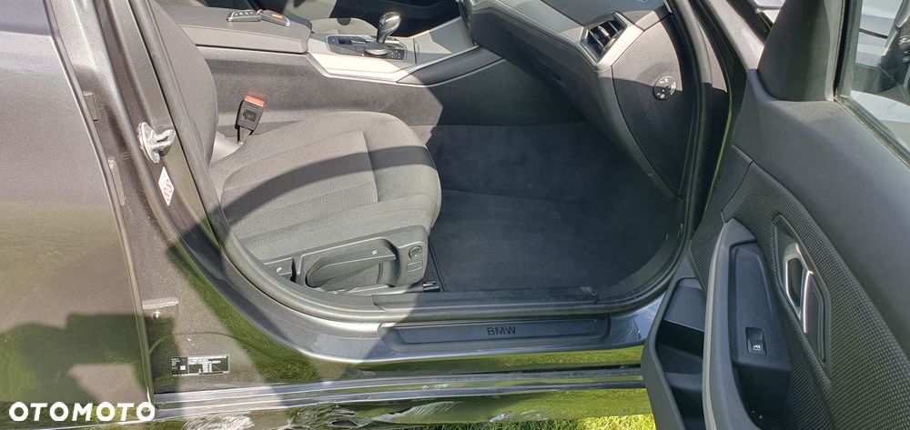 BMW Seria 3 320d Edition Luxury Line Purity - 16