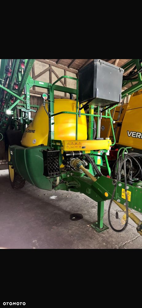 John Deere M724 - 1
