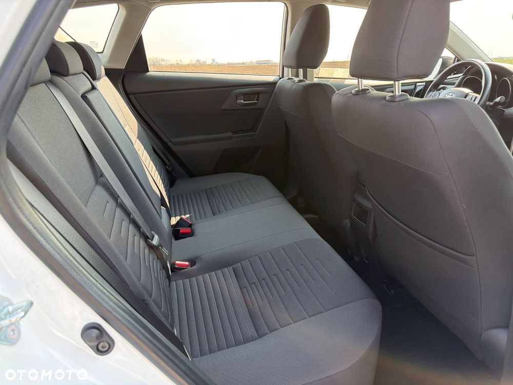 Toyota Auris 1.6 Premium - 17