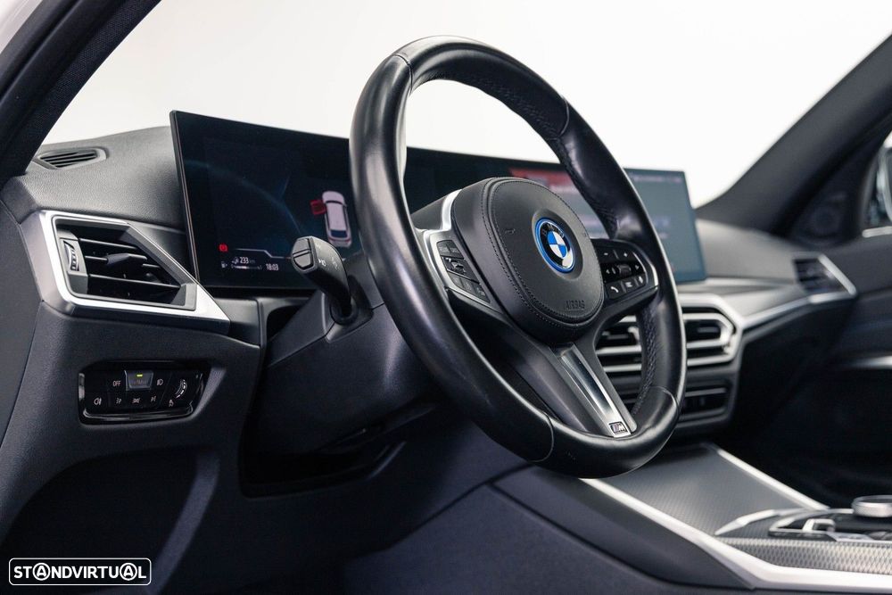 BMW 330 e Pack Desportivo M Auto - 22