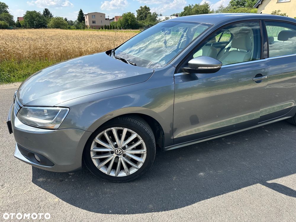Volkswagen Jetta 2.0 TDI Highline - 4