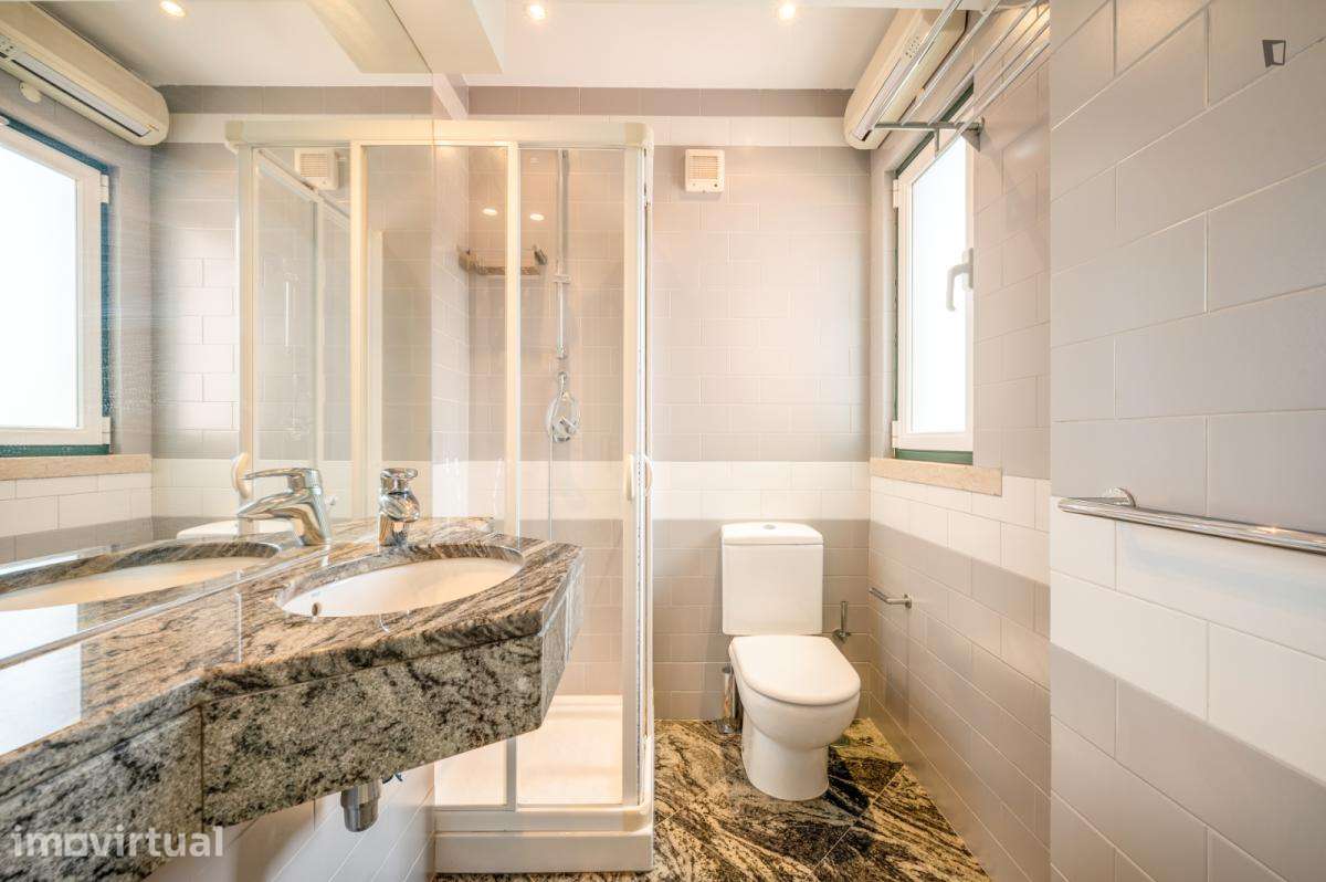 Quarto - localizado em Roma-Areeiro Lisbon - Grande imagem: 2/17