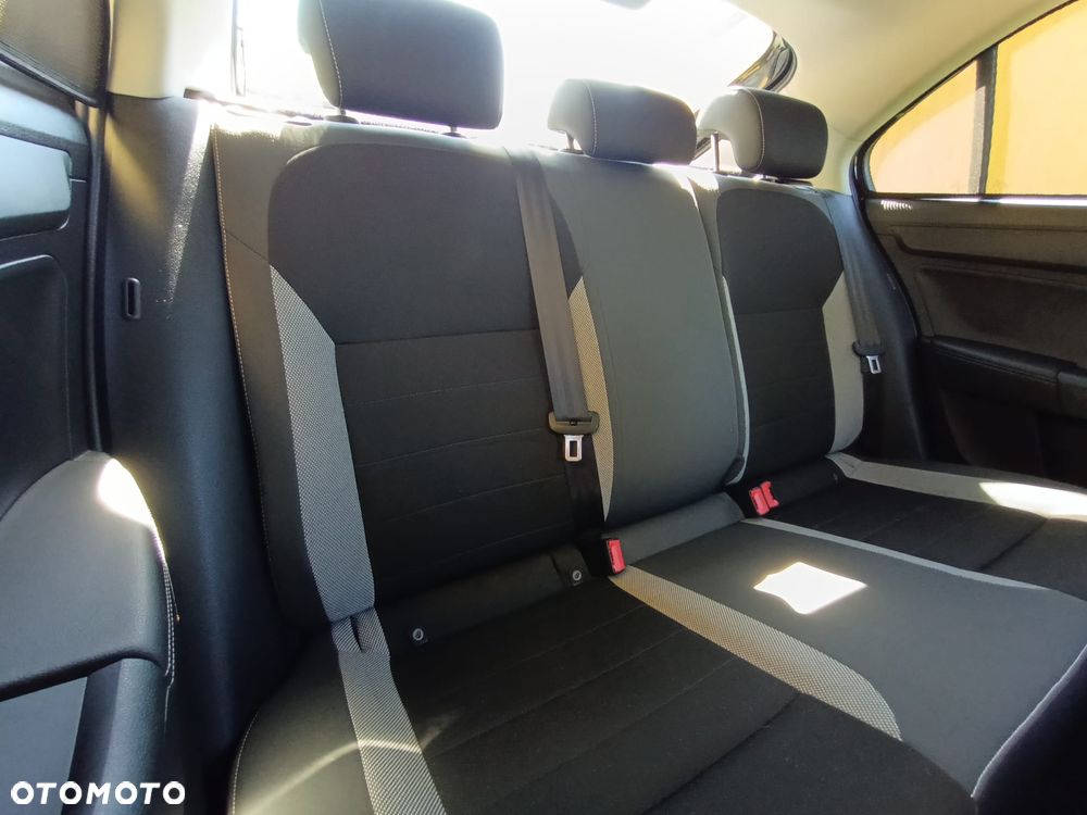 Skoda RAPID 1.2 TSI Ambition - 13