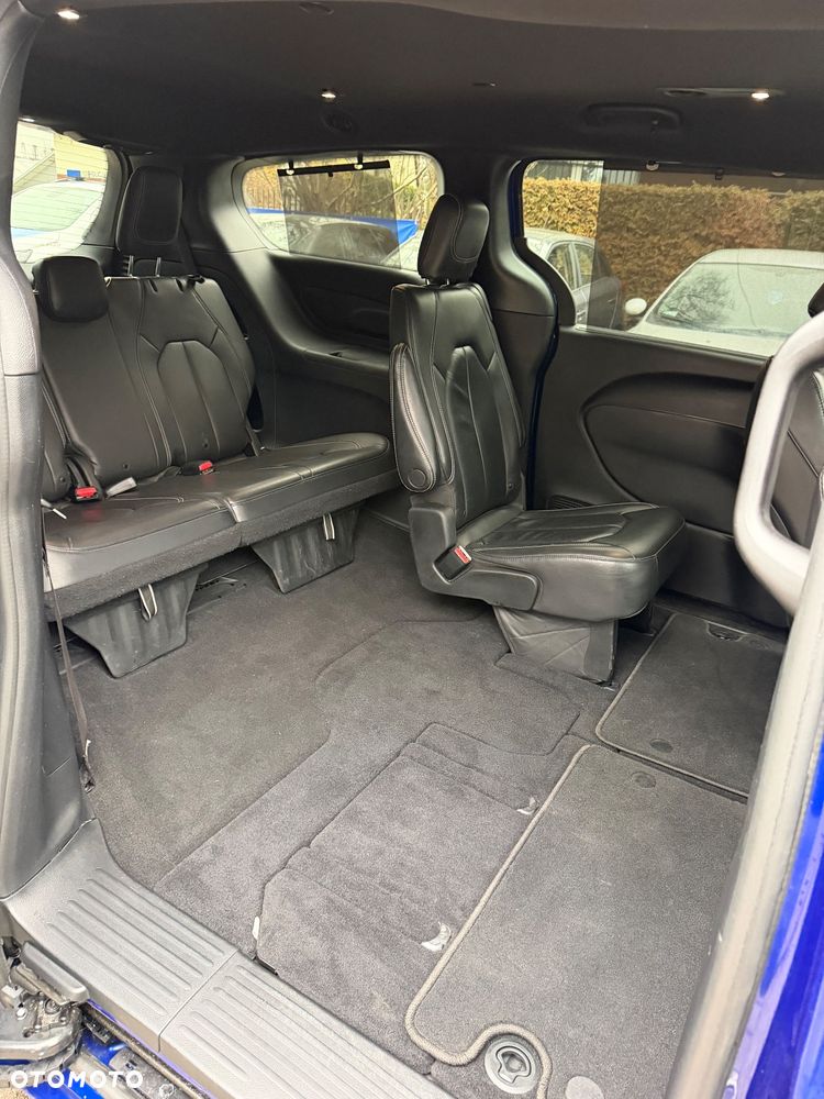 Chrysler Pacifica - 17