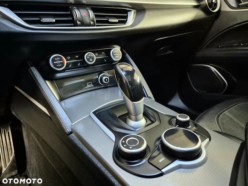 Alfa Romeo Stelvio - 19