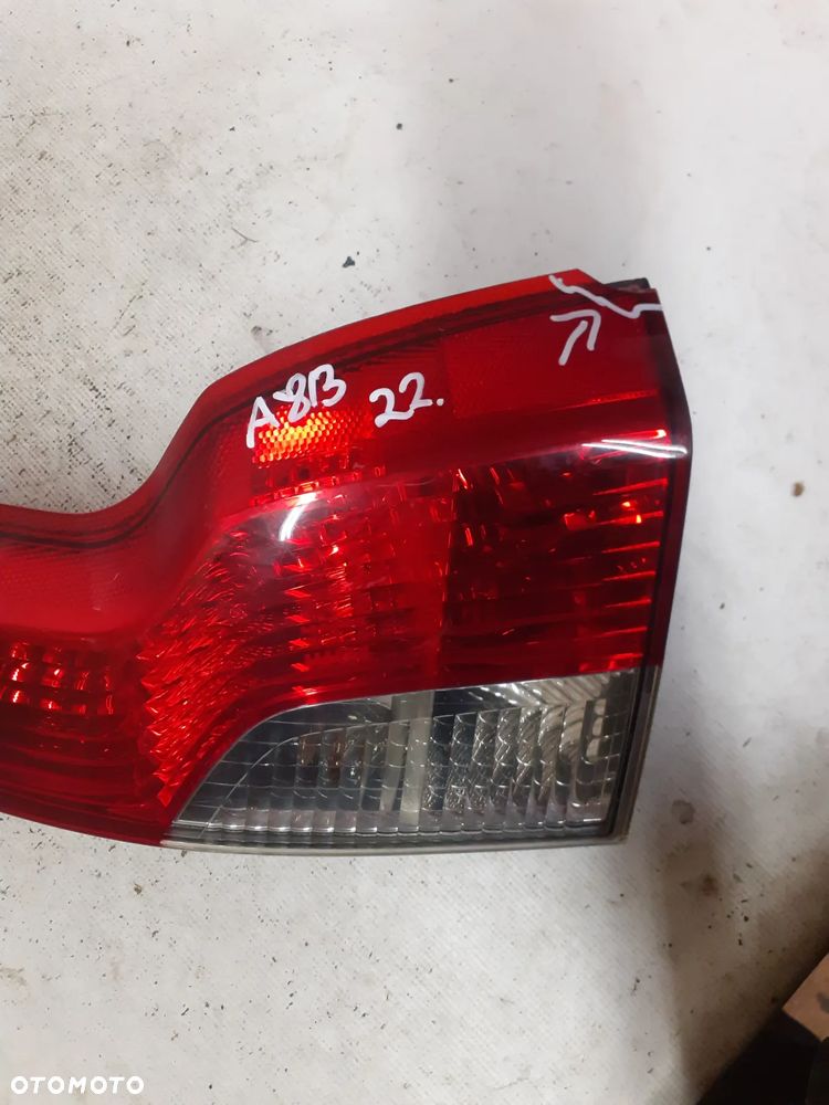 .  TYL TYLNA LAMPA PRAWA VOLVO V50 - 2