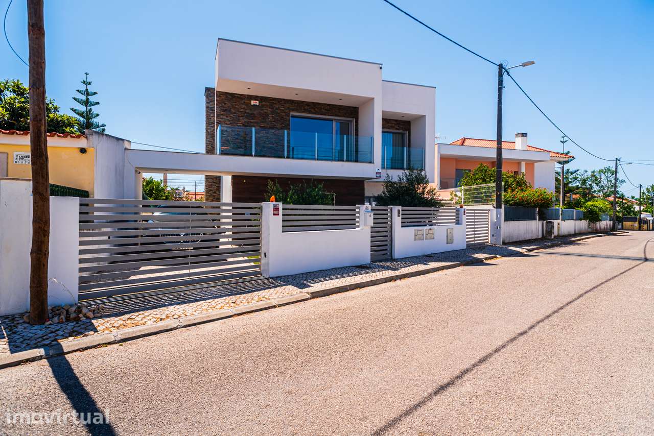 Moradia T4 | Lote com acesso por duas ruas distintas |Piscina, Garagem - Grande imagem: 5/35