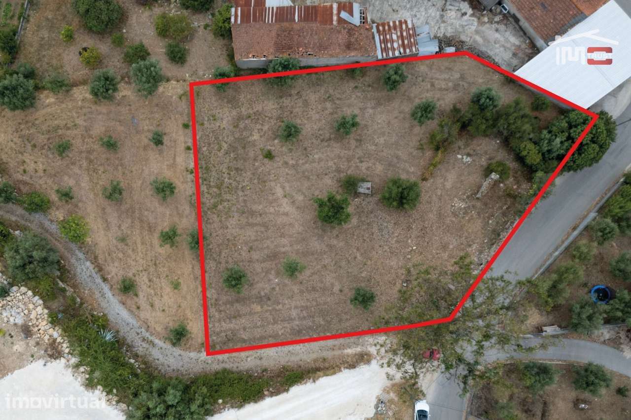 TERRENO COM 2013 m² EM ATOUGUIA