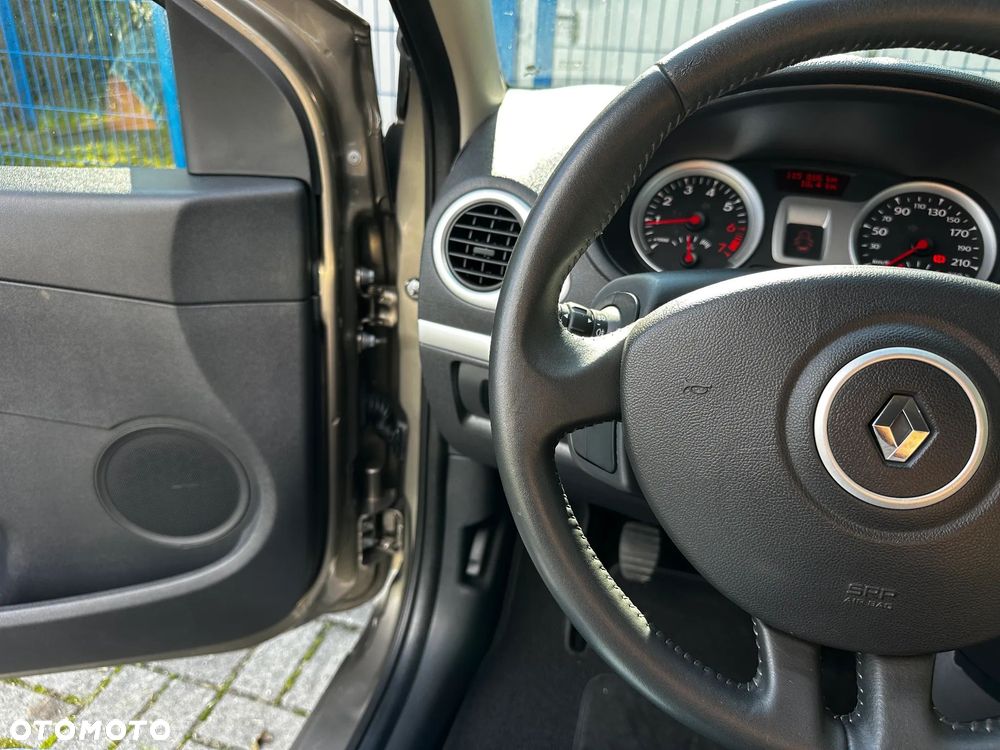 Renault Clio 1.2 16V 75 Expression - 21