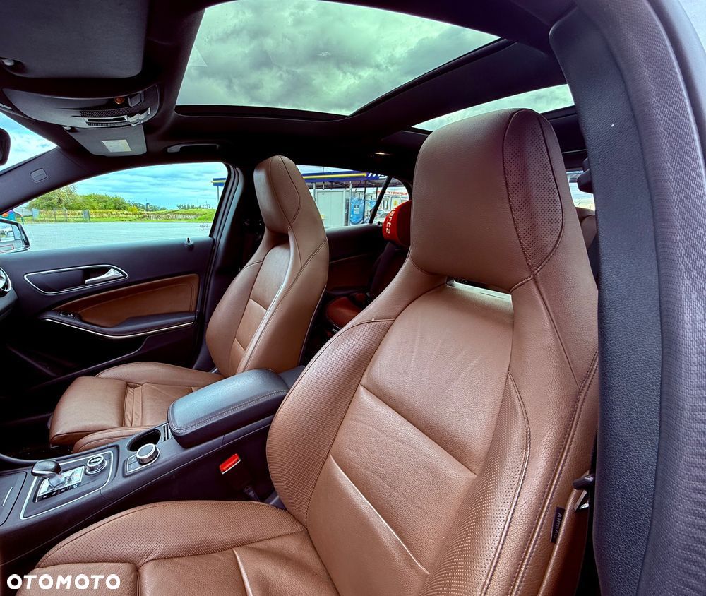 Mercedes-Benz GLA - 23