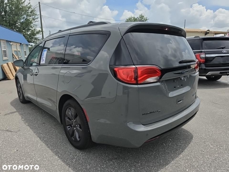 Chrysler Pacifica - 3