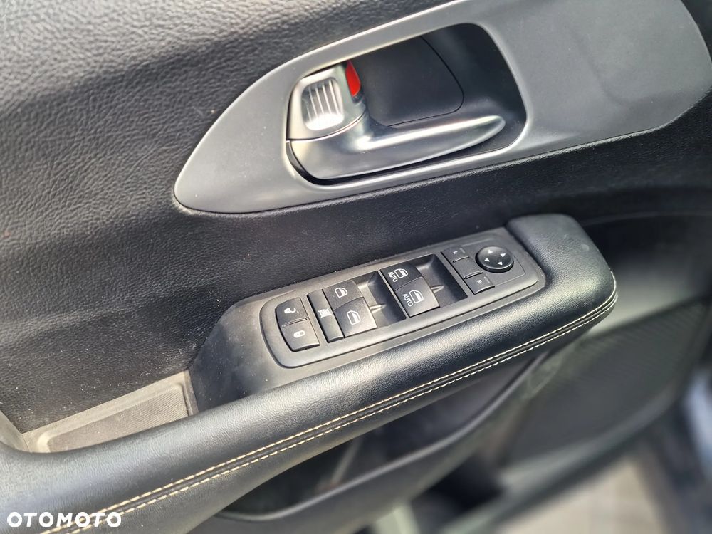 Chrysler Pacifica - 10
