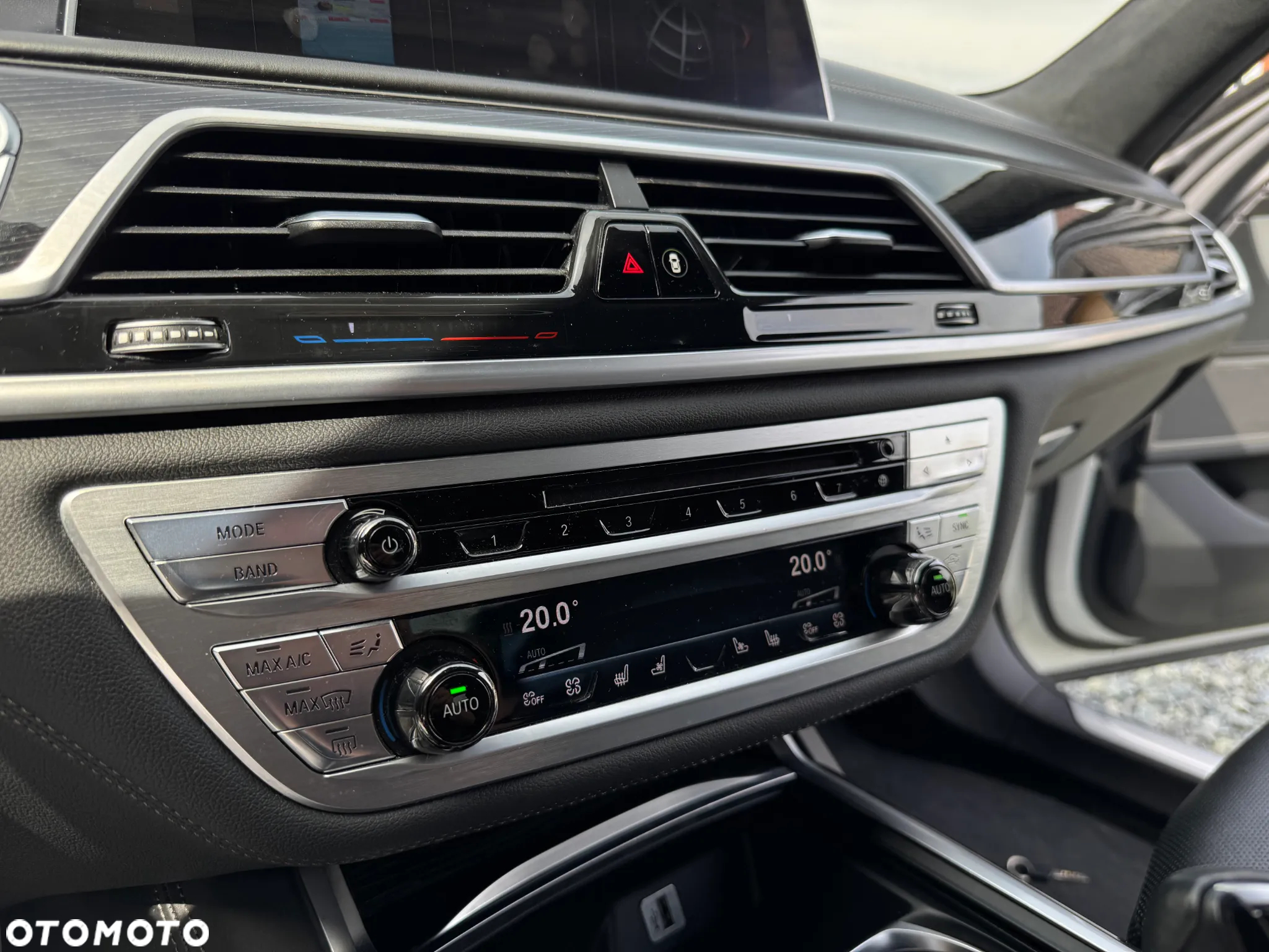 BMW Seria 7 750i xDrive - 31