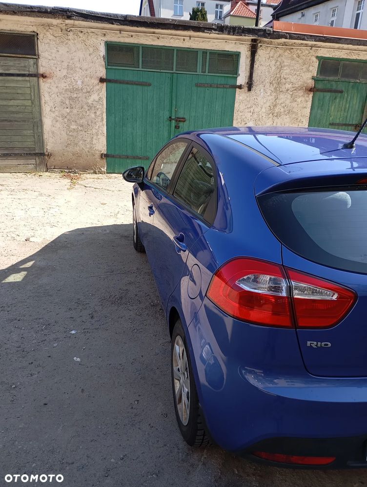Kia Rio 1.2 L - 8