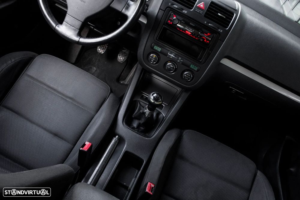 VW Golf 1.6 FSi Confortline - 32