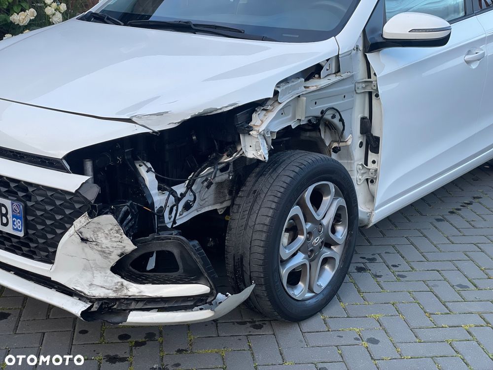 Hyundai i20 1.2 YES Gold - 10