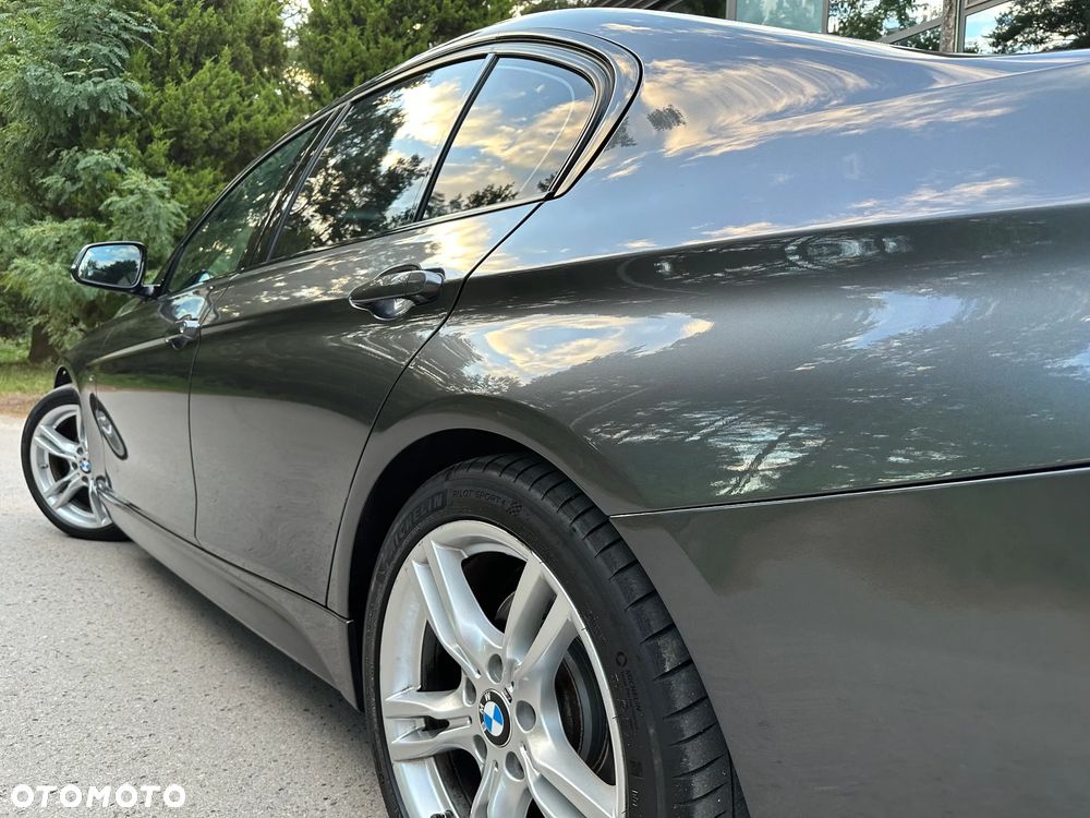 BMW Seria 3 325d M Sport - 10
